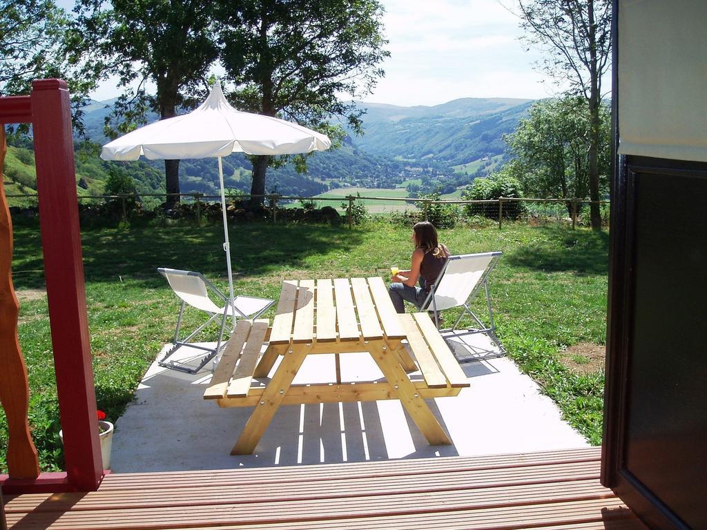 Domaine De La Chaux De Revel Pensionat Saint-Martin-Valmeroux Eksteriør billede