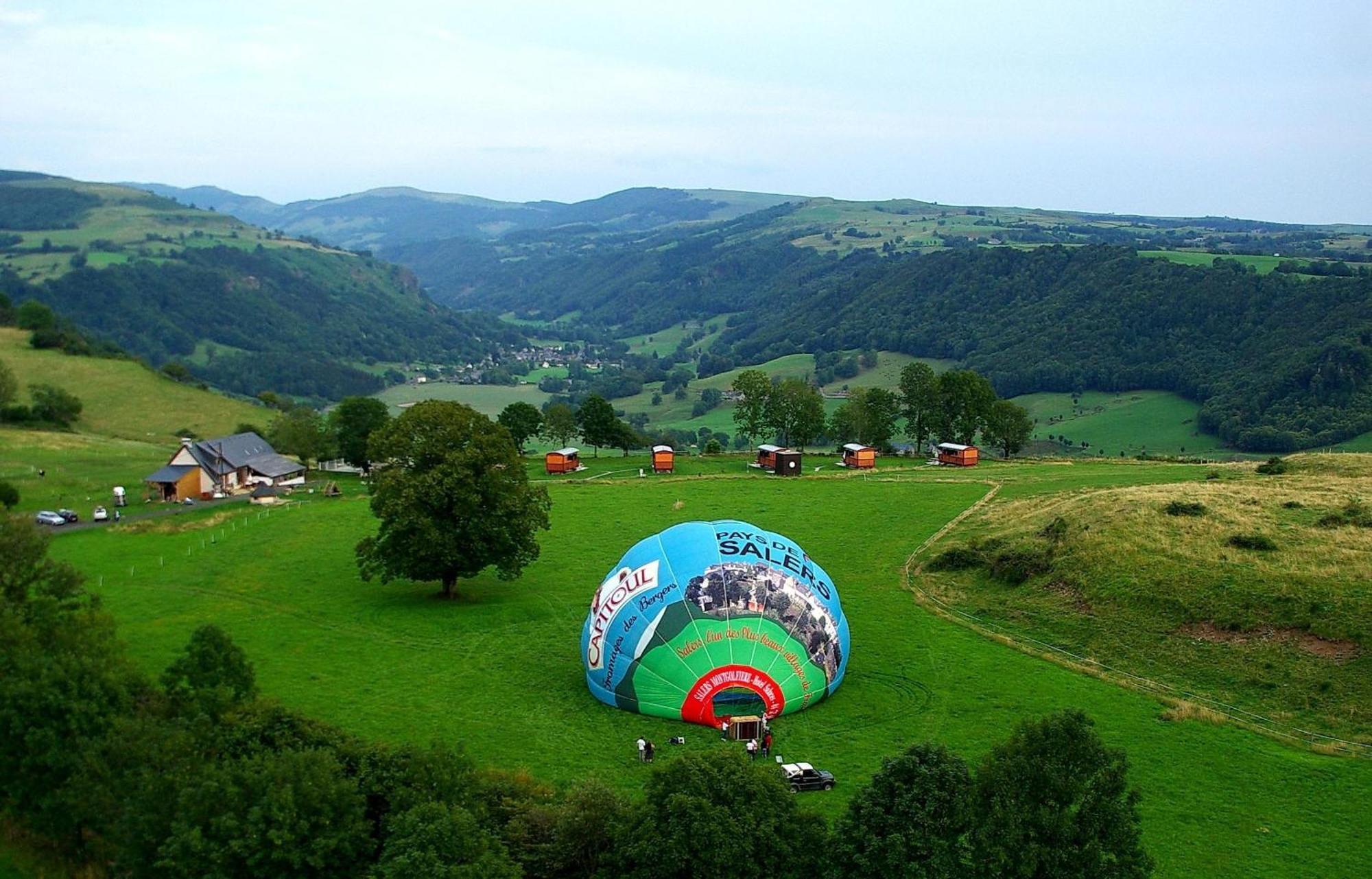 Domaine De La Chaux De Revel Pensionat Saint-Martin-Valmeroux Eksteriør billede